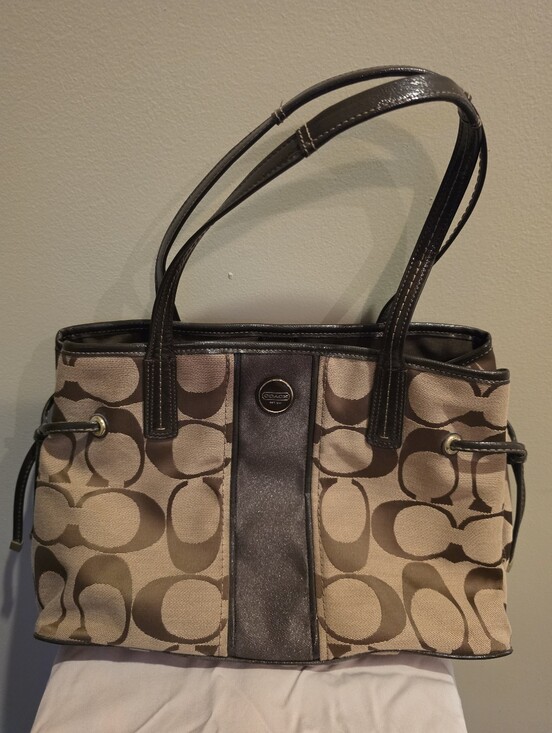 Coach Handbags - Coach - Vintage Classic Handbag
